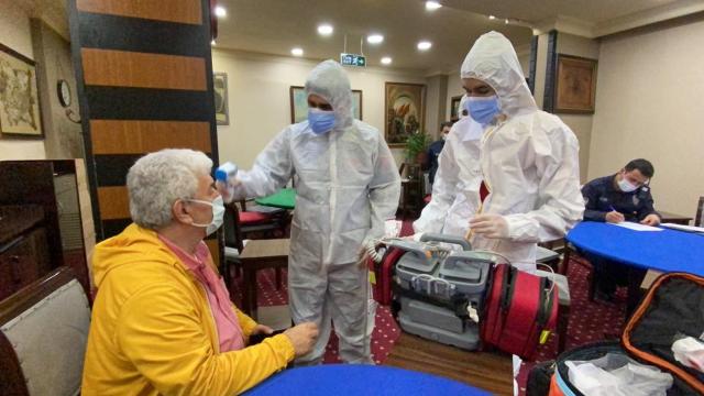 Karantinayı ihlal etti, kumarhanede yakalandı