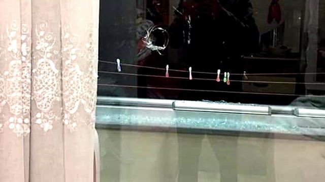 Havaya ateş açıldı, mermi yatak odasına girdi