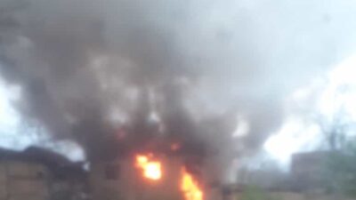 Bursa’da metruk bina alev alev yandı