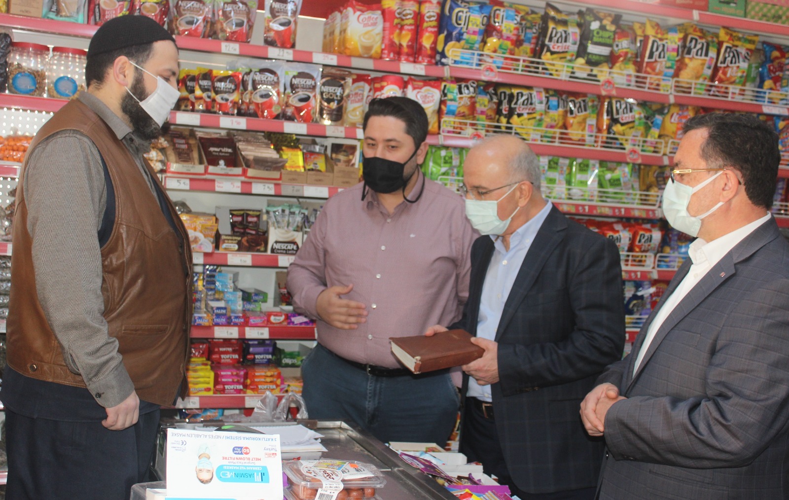 Bursa’da anlamlı hareket! Bakkal borçlarını kapattılar…