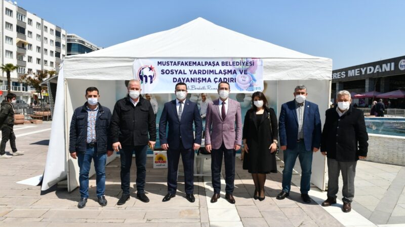 Mustafakemalpaşa hayırda yarışıyor Mustafakemalpaşa Belediyesi’nin hayırseverlerle başlattığı ‘İftar sizden sofrası bizden’ kampanyası Ramazan