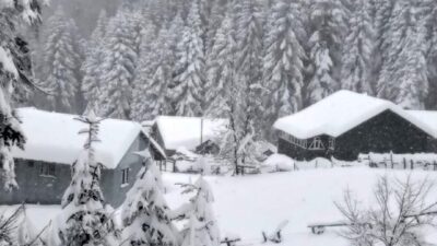 Baharı bekleyen kentte kar kalınlığı 120 santimetreye ulaştı