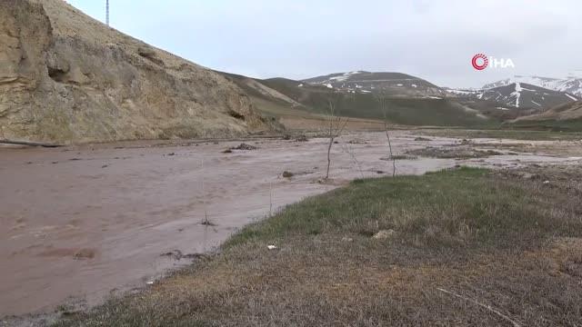 Nehre düşen 6 yaşındaki İpek’ten haber alınamıyor Nehre düşen 6 yaşındaki İpek’ten haber alınamıyor