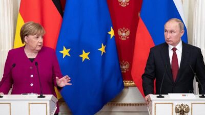 Putin ve Merkel Ukrayna’yı görüştü