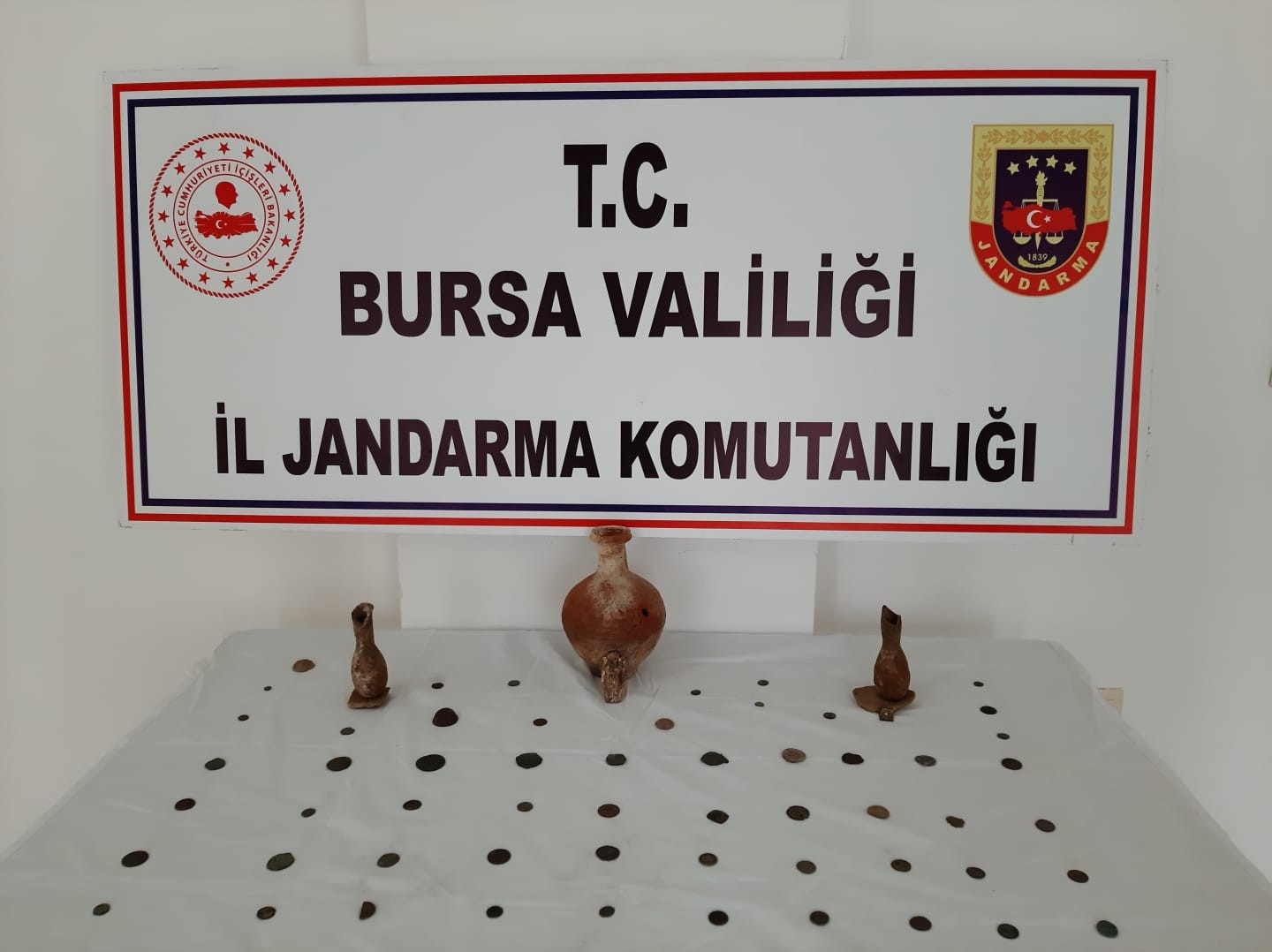 Bursa’da 50 bin dolar karşılığında satmak isterken yakayı ele verdiler