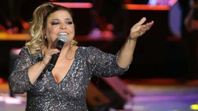 Uçakta fenalaşan Kibariye hayranlarını korkuttu!