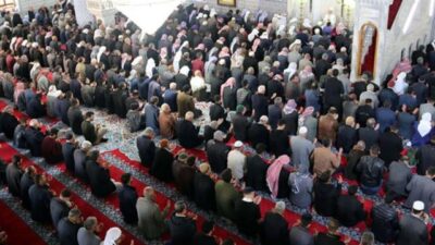 Tam kapanmada camilerde cemaatle namaz kılınacak mı? Son noktayı koydu