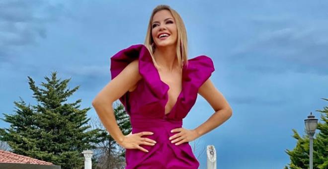 Siyah bikinisiyle şov yaptı Siyah bikinisiyle şov yaptı