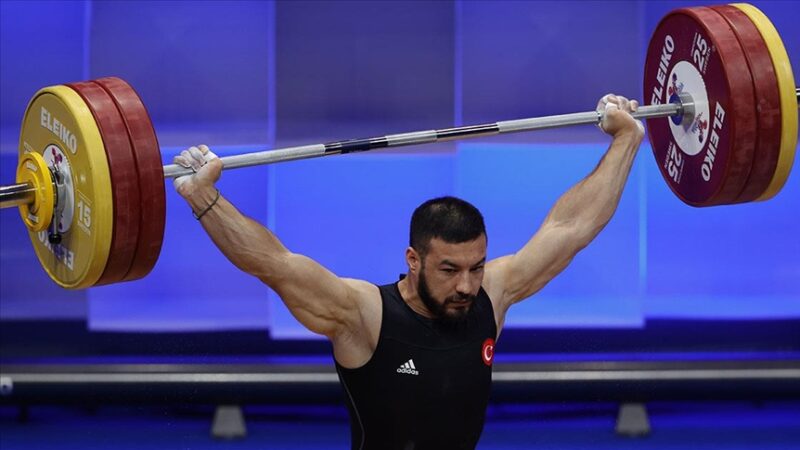 Milli sporcu Daniyar İsmayilov koparmada Avrupa rekoru kırdı.