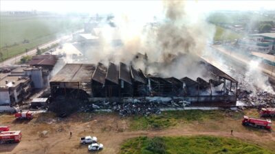 Geri dönüşüm fabrikasının deposunda yangın