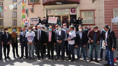 AK Parti’li vekillerden Diyarbakır annelerine destek ziyareti