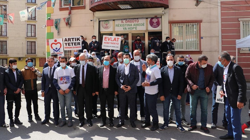 AK Parti’li vekillerden Diyarbakır annelerine destek ziyareti