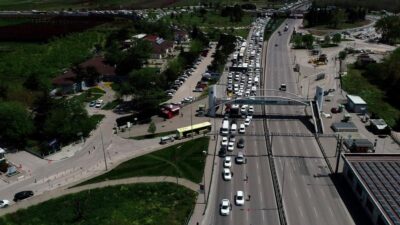 Bursa’da yine kuyruk oluştu! Dışarı çıkacaklar dikkat edin…