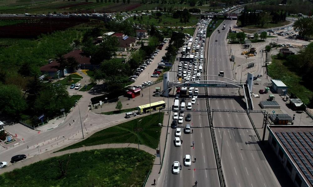 Bursa’da yine kuyruk oluştu! Dışarı çıkacaklar dikkat edin…