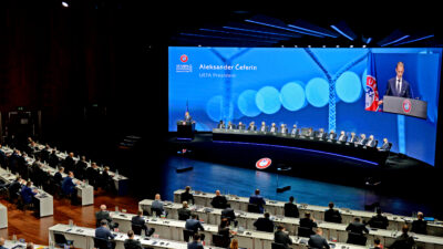 UEFA'ya bağlı 55 üye ülke federasyonu, yeni kurulan "Avrupa Süper