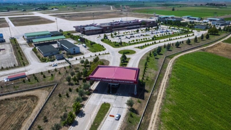 Havaalanında satılık yabani otlar! Yenişehir Hava Meydan Komutanlığı biçilmemiş yabani otları ihale usulü ile
