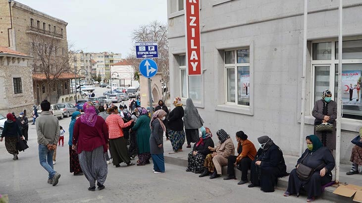 Yardım söylentisiyle kuyruğa girdiler, uyarı ile dağıldılar