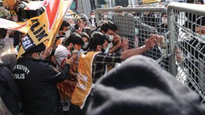 Taksim Meydanı’na izinsiz yürümek isteyen gruba müdahale