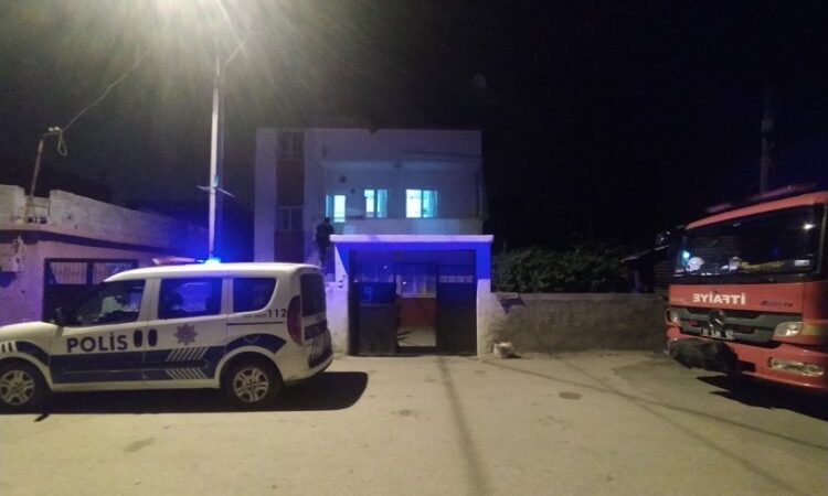 Bursa’da uyuyakalan kadın itfaiye ve polisi alarma geçirdi Bursa’da evde uyuyakalan genç kadın polis ve itfaiye ekiplerini alarma