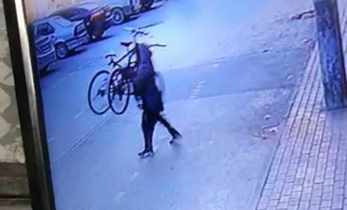 Görüntüler Bursa’dan… İkisini de böyle çaldı Görüntüler Bursa’dan… İkisini de böyle çaldı