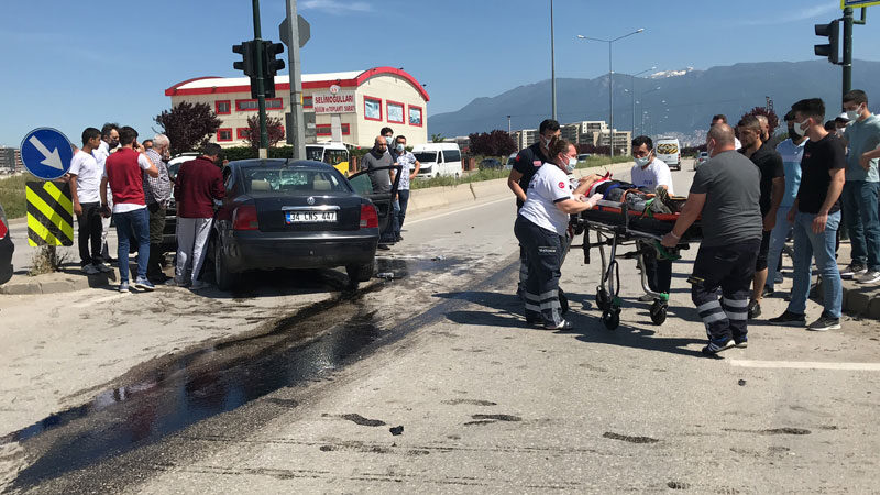 Bursa’nın Osmangazi ilçesinde meydana gelen trafik kazasında yaralanan 5 kişi