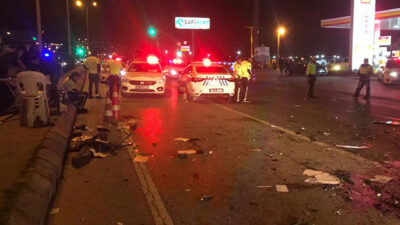 Alkollü sürücü polis kontrol noktasına daldı: 1’i polis 3 yaralı