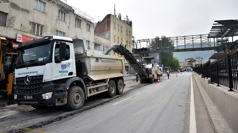 Pandemi yasaklarını fırsata dönüştürerek özellikle ana arterlerdeki şerit genişletme ve