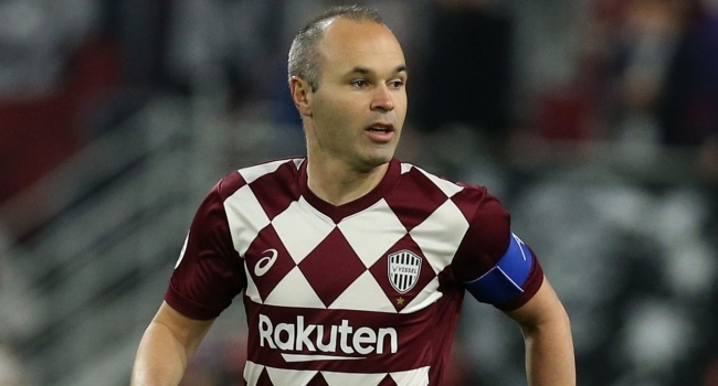 Japonya 1. Futbol Ligi (J1 League) ekiplerinden Vissel Kobe'de forma