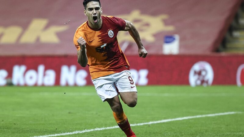 Radamel Falcao, Galatasaray'ın Denizlispor maçı kamp kadrosunda yer almazken Mostafa