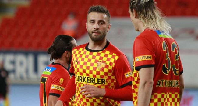 Galatasaray sezonun ilk transferini yaptı. Sarı kırmızılılar, Alpaslan Öztürk ile