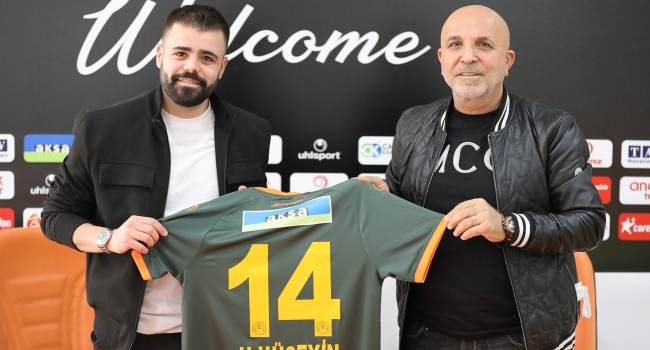 Süper Lig ekiplerinden Aytemiz Alanyaspor futbolcularından Hasan Hüseyin Acar, takımından