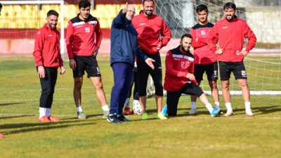 Kırklarelispor'dan sol bek Serkan Sözmen'i 2 yıllığına kadrosuna katan bordo