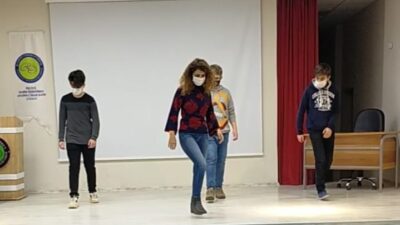 ‘Ritmi hissederek’ ingilizce öğreniyorlar