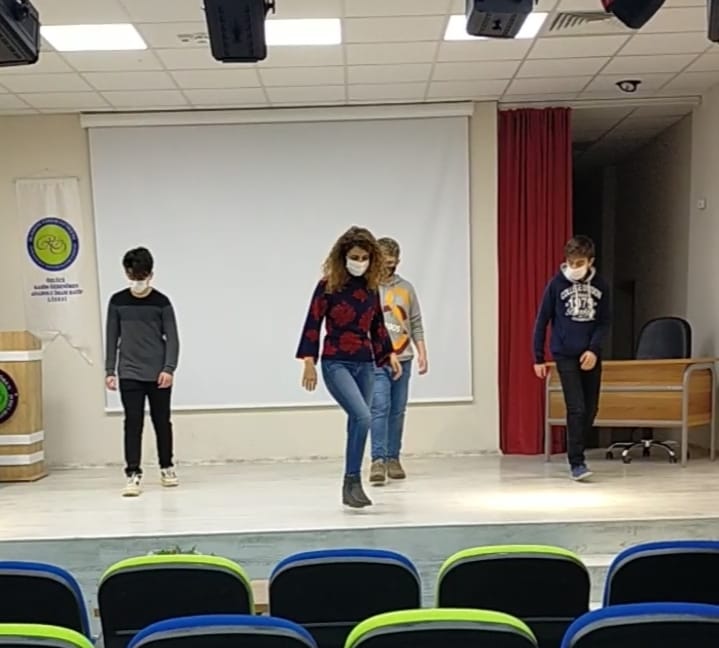 ‘Ritmi hissederek’ ingilizce öğreniyorlar