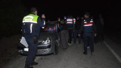 Bursa’da taşlı sopalı kavga! Giriş-çıkışları araçlarla kapatıp… Çok sayıda yaralı var…