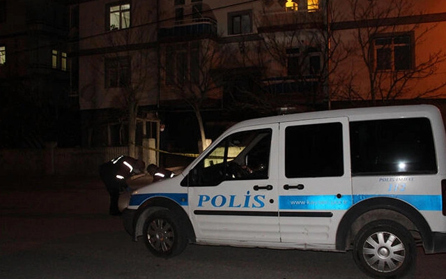 Tartıştığı oğlunu gözünü kırpmadan bıçakladı!