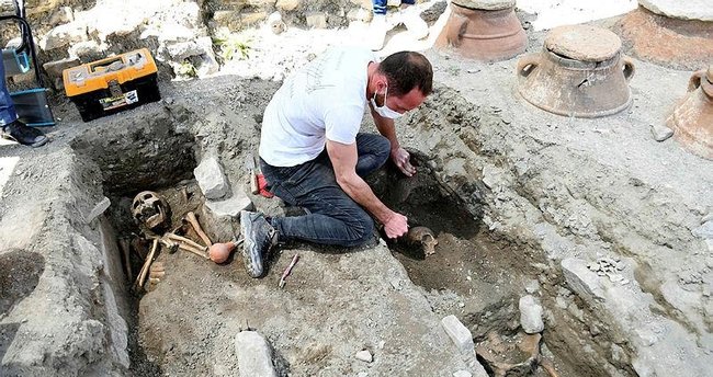 Kazıda ortaya çıktı! 5 insan iskeleti bulundu