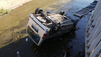 Dereye uçan araçtan burnu bile kanamadan çıktı