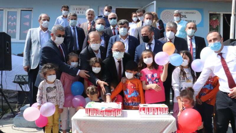 Aydınlık gelecek için kütüphane Türkiye Hayat Sağlık Vakfı, ‘Aydınlık Gelecek’ projesi kapsamında Orhaneli Fadıl