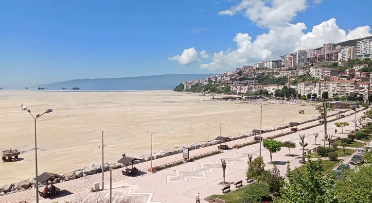 Gemlik’ten ürperten görüntüler! Körfezi kapladı… Gemlik’ten ürperten görüntüler! Körfezi kapladı…