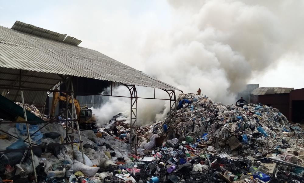 Bursa’da korkutan yangın! Yürekler ağza geldi Bursa’da korkutan yangın! Yürekler ağza geldi