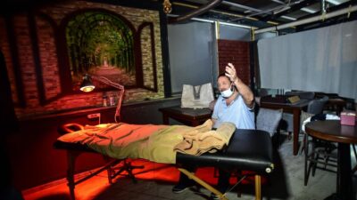 Görenler hayrete düştü! Kafe baskınında…