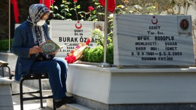Bursa’da şehitlikte hüzünlü bayram arifesi
