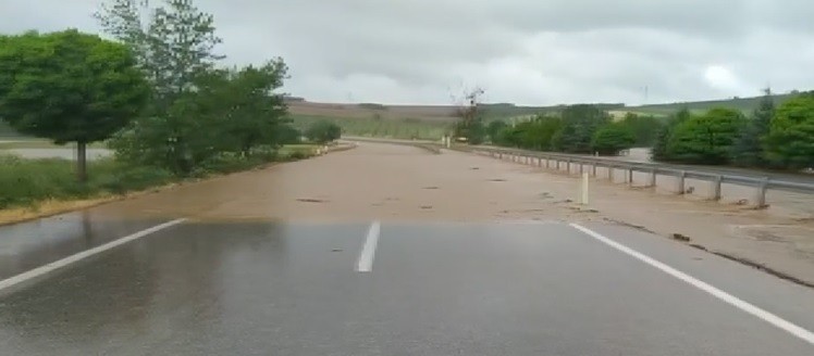 Bursa’yı sağanak ve dolu vurdu Bursa’yı sağanak ve dolu vurdu