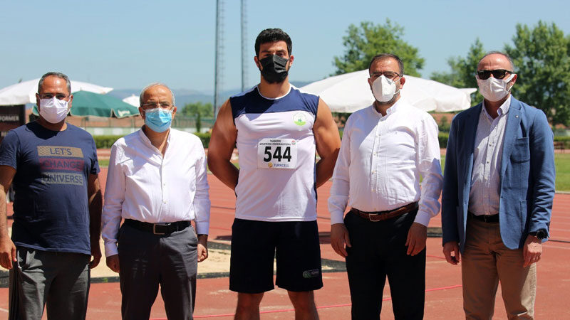 Osmangazi Belediyespor Atletizm Takımı sporcularından Enes Çankaya, Bursa’da düzenlenen Olimpik