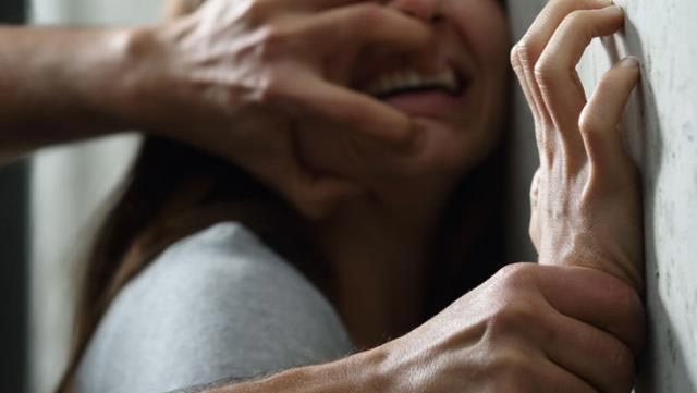 Rol vaadiyle gitti! Cinsel istismara uğradı Rol vaadiyle gitti! Cinsel istismara uğradı