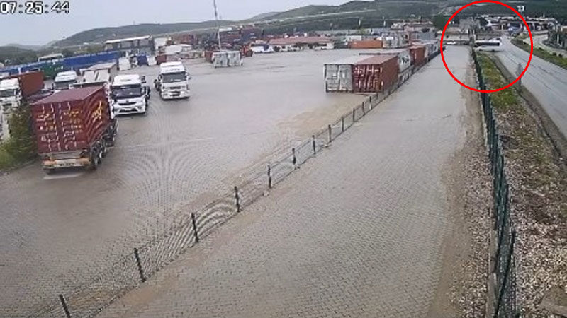 Bursa’da 1 kişi ölmüştü, 20 kişi yaralanmıştı… Görüntüleri ortaya çıktı Bursa’nın Gemlik ilçesinde 2 aylık hamile kadın işçinin hayatını kaybettiği,