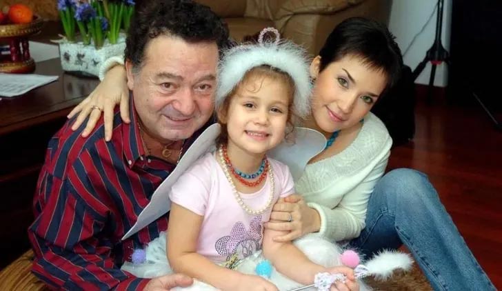 Kayahan ile İpek Açar’ın kızları Aslı Gönül’den duygulandıran mesaj Kayahan ile İpek Açar’ın kızları Aslı Gönül’den duygulandıran mesaj