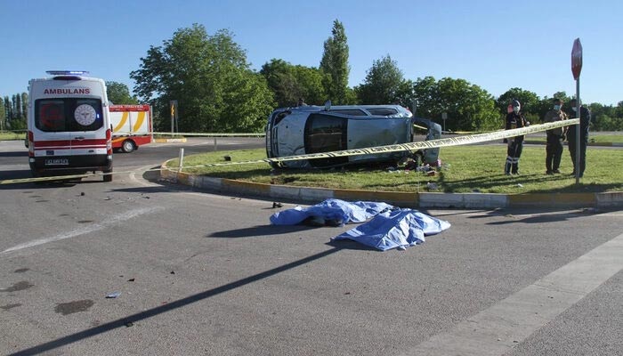 Korkunç kaza! Anne ve kızı feci şekilde can verdi