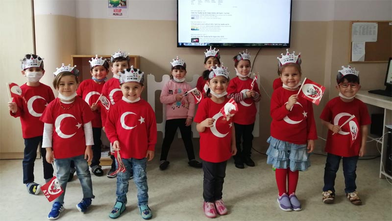 İstiklal Marşı ışığında milli değerleri öğreniyorlar